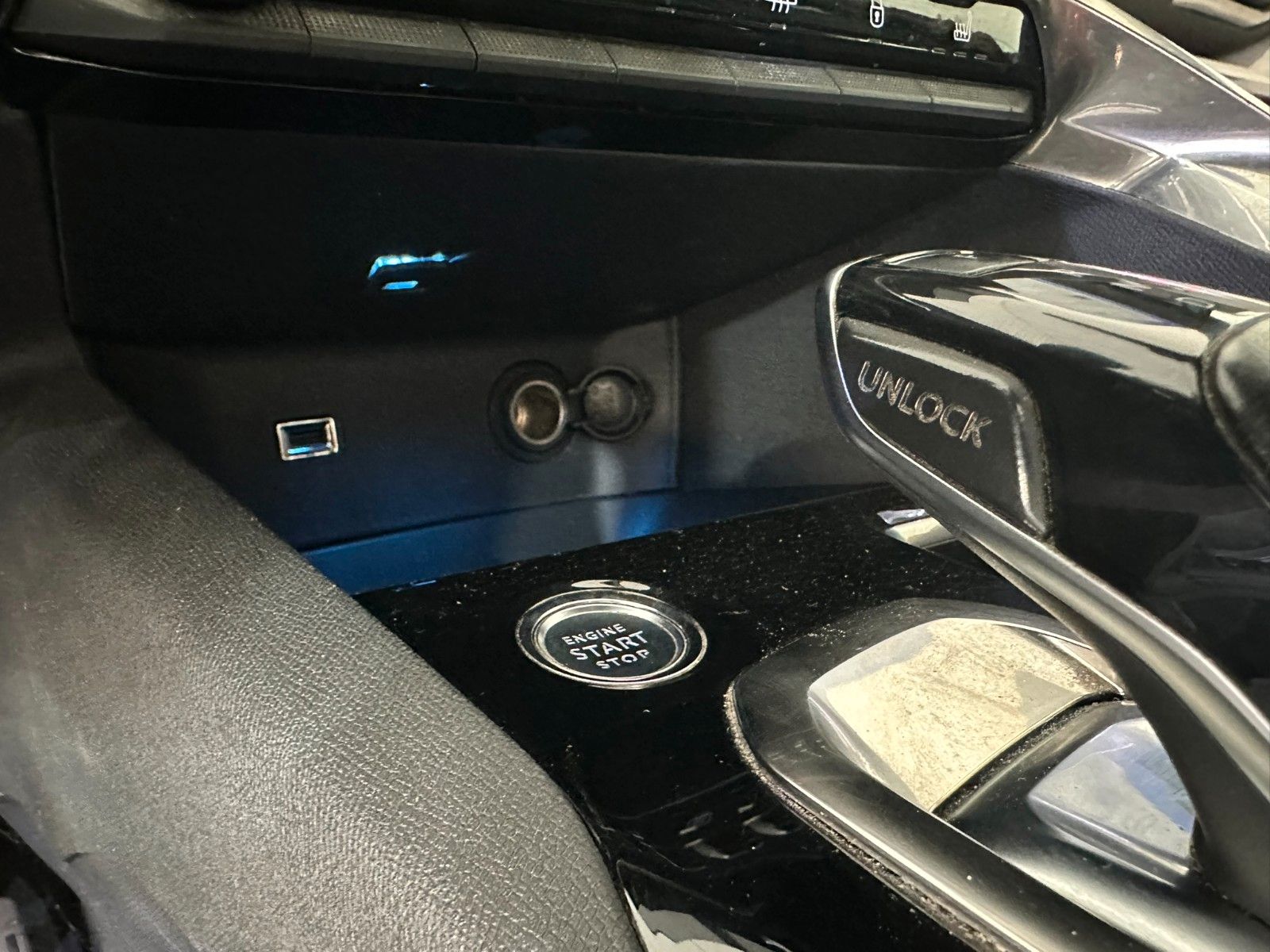 Fahrzeugabbildung Peugeot 5008 GT -PACK 1.5D LED/NAVI/SHZ/ALCANTARA/AHK