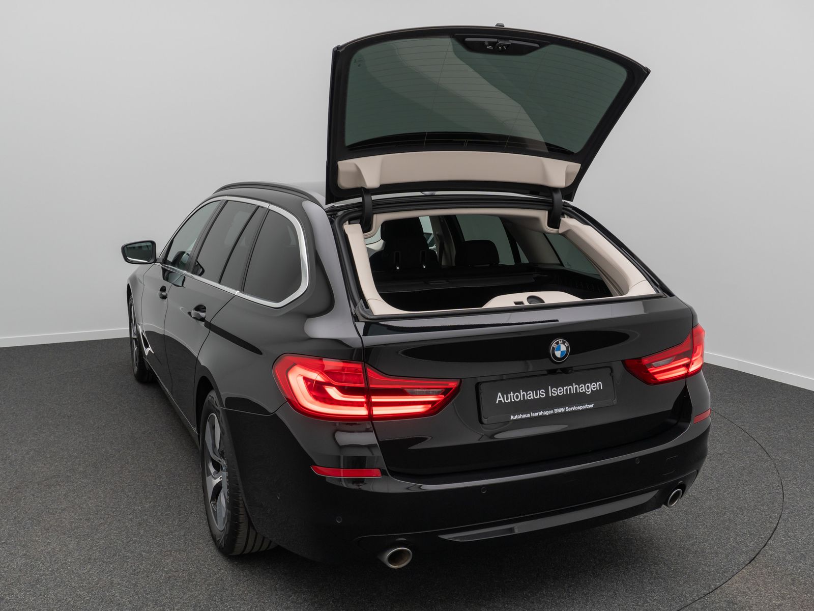Fahrzeugabbildung BMW 520i Alarm Kamera CockpitPlus ParkAs Geschwindig