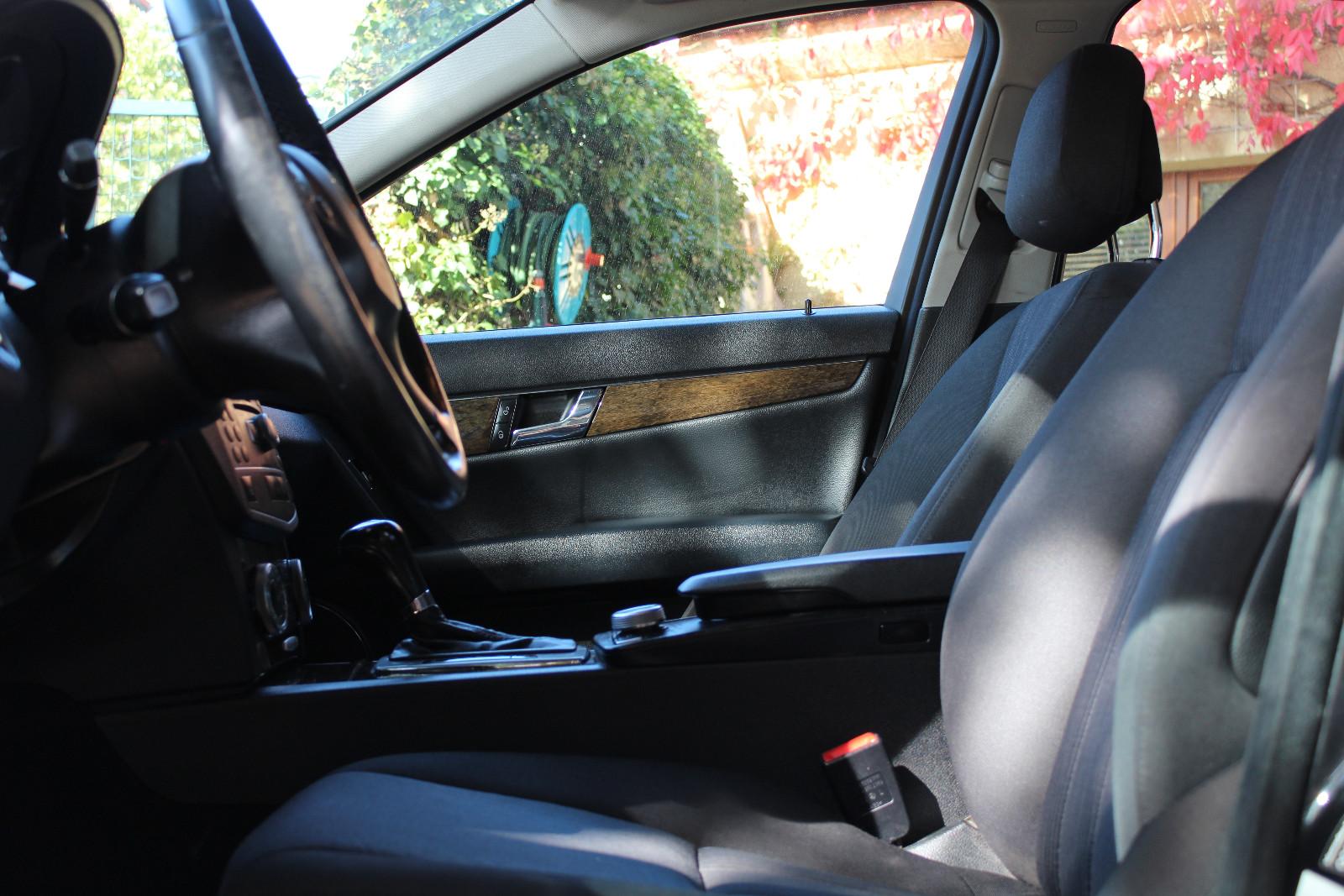 Mercedes-Benz C180 2011 — photo 11