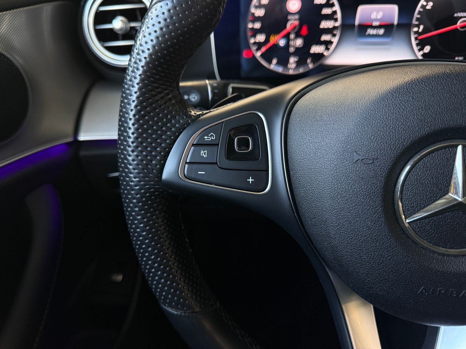 Fahrzeugabbildung Mercedes-Benz E400 4Matic Avantgarde 9G RFK LED NAVI