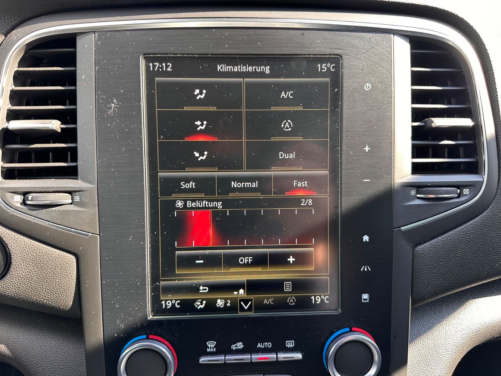 Fahrzeugabbildung Renault Megane Grandtour 1.7 dCi BOSE DCT ACC/Navi/LED
