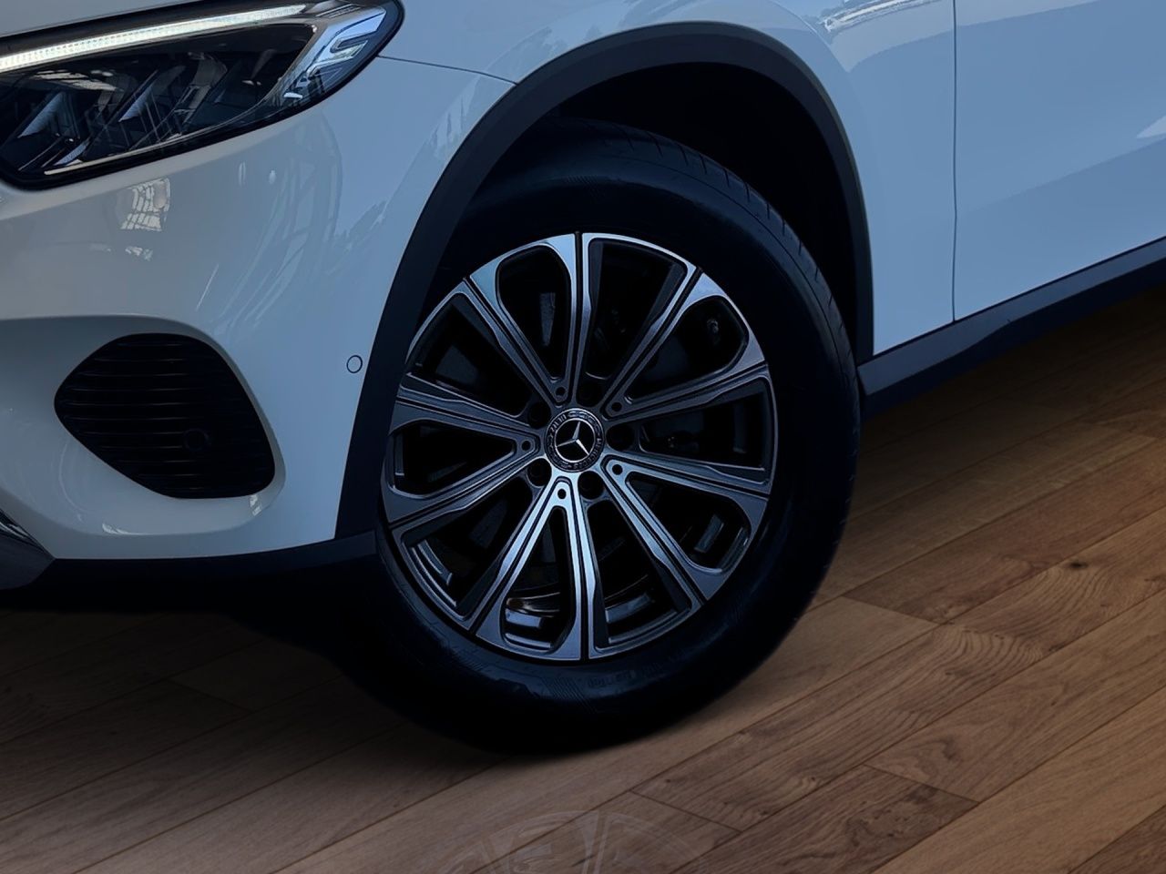 Fahrzeugabbildung Mercedes-Benz GLC 200 4M AVANTGARDE+AHK+FERNL.ASS+NAVI+LED+SHZ