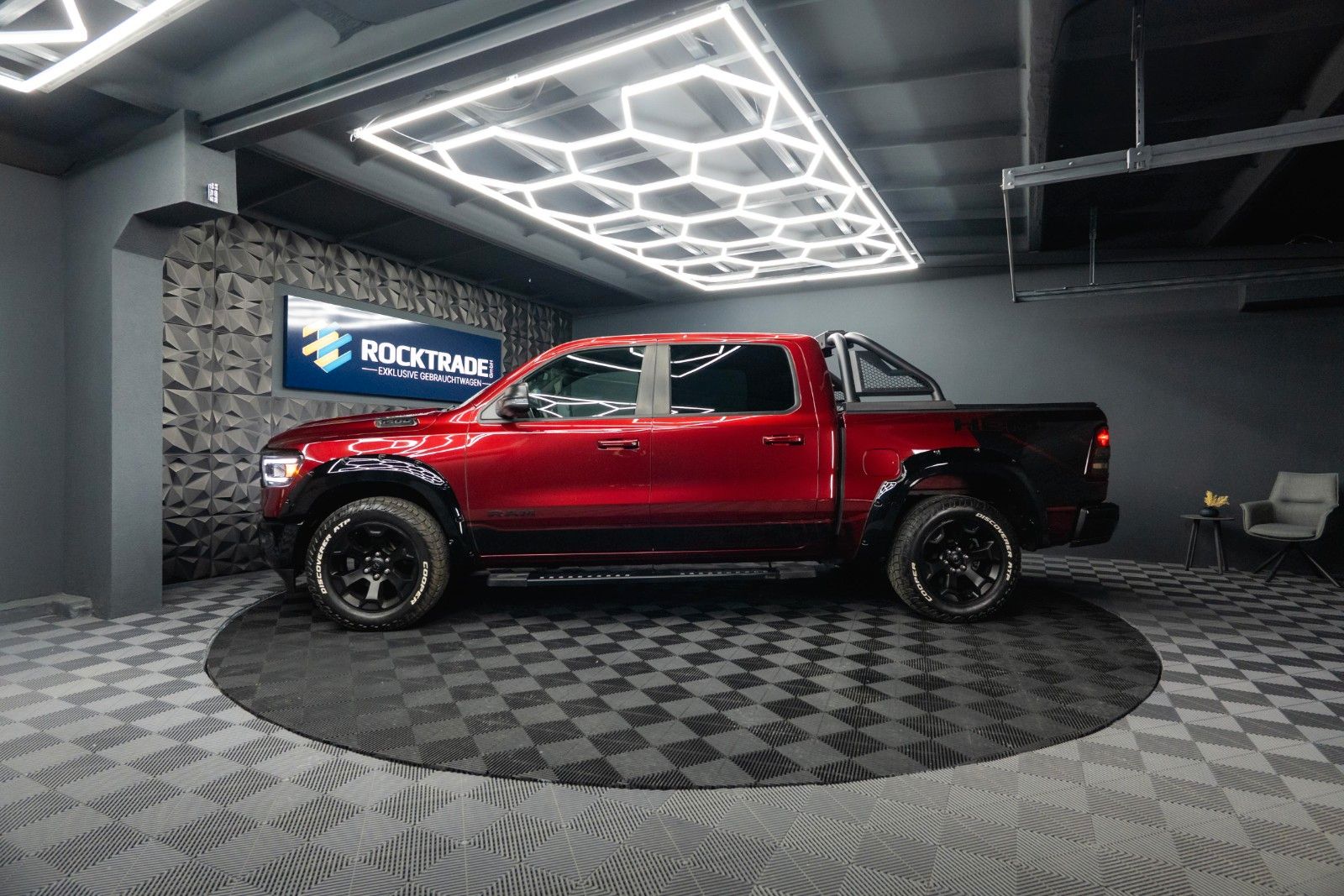 Fahrzeugabbildung Dodge RAM 5.7 V8 HEMI 4x4 OFFROAD Night-Paket *LED*