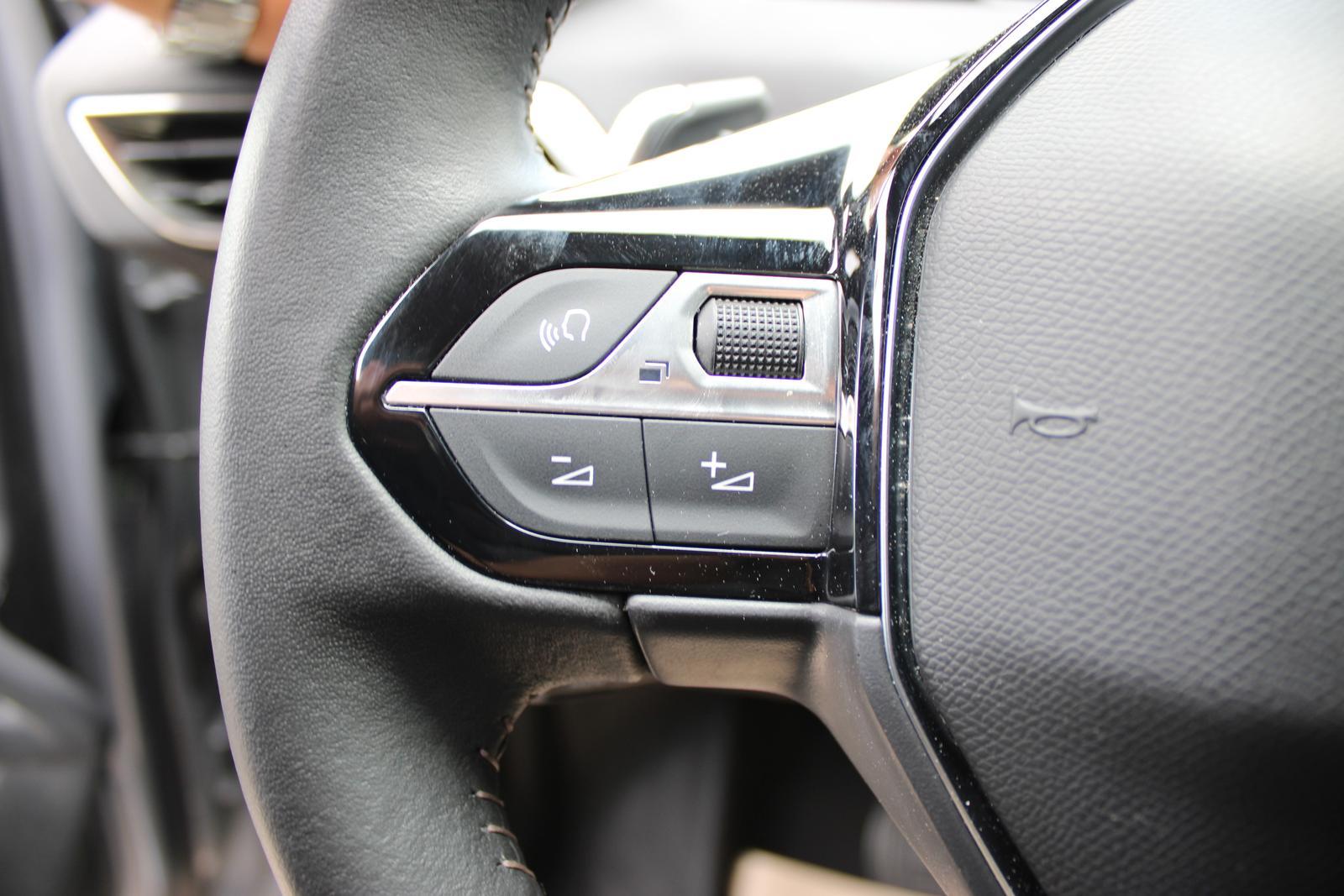 Peugeot 3008 136 MHEV Allure Pack, eDCS6, NAVI,KAMERA