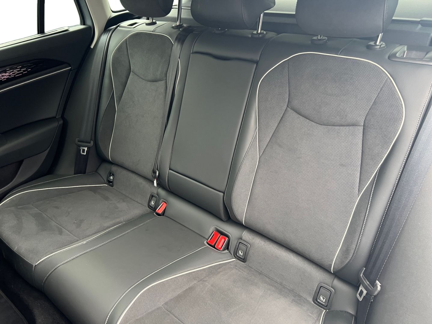 Volkswagen Passat 1.5 eTSI DSG Business LED NAVI KAMERA AHK foto 13