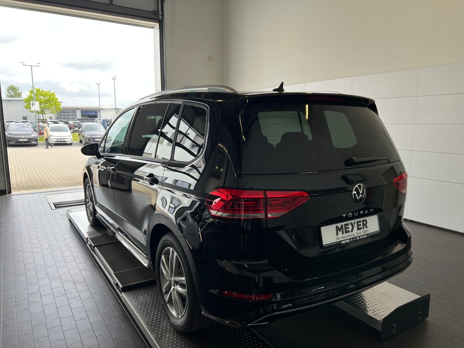 Fahrzeugabbildung Volkswagen Touran Comfortline 1.5 TSI DSG *LED, AHK, 7-Sitz