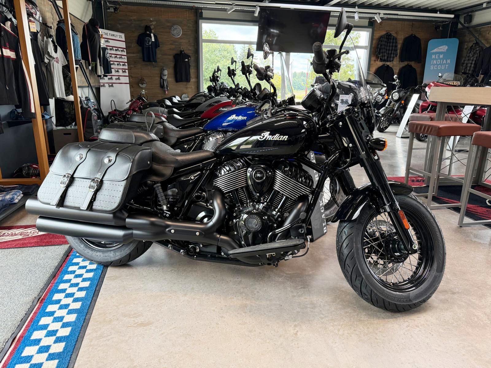 Indian 2025 Super Chief Dark Horse