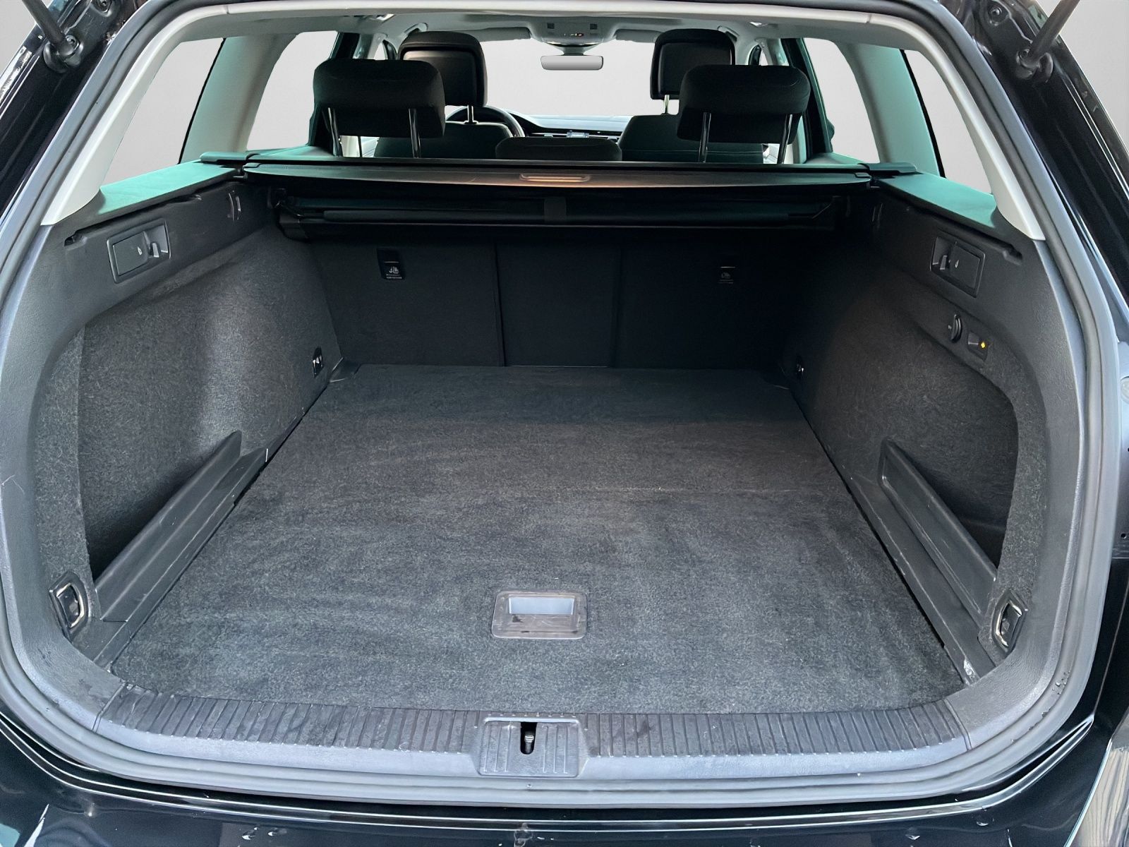 Volkswagen Passat Variant - Bild 16