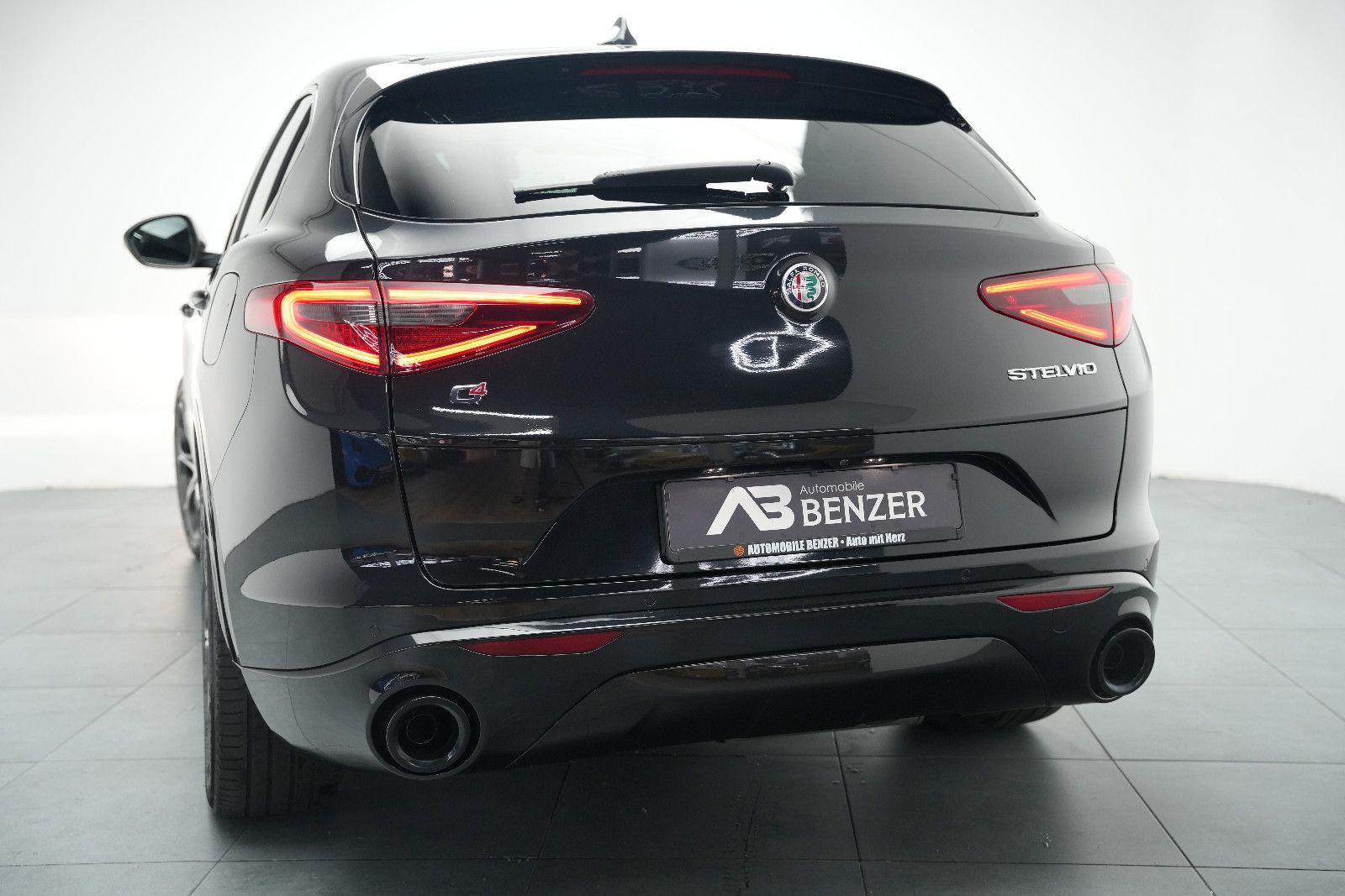 Fahrzeugabbildung Alfa Romeo Stelvio Veloce *Kamera*Leder*Memory*AllBlack
