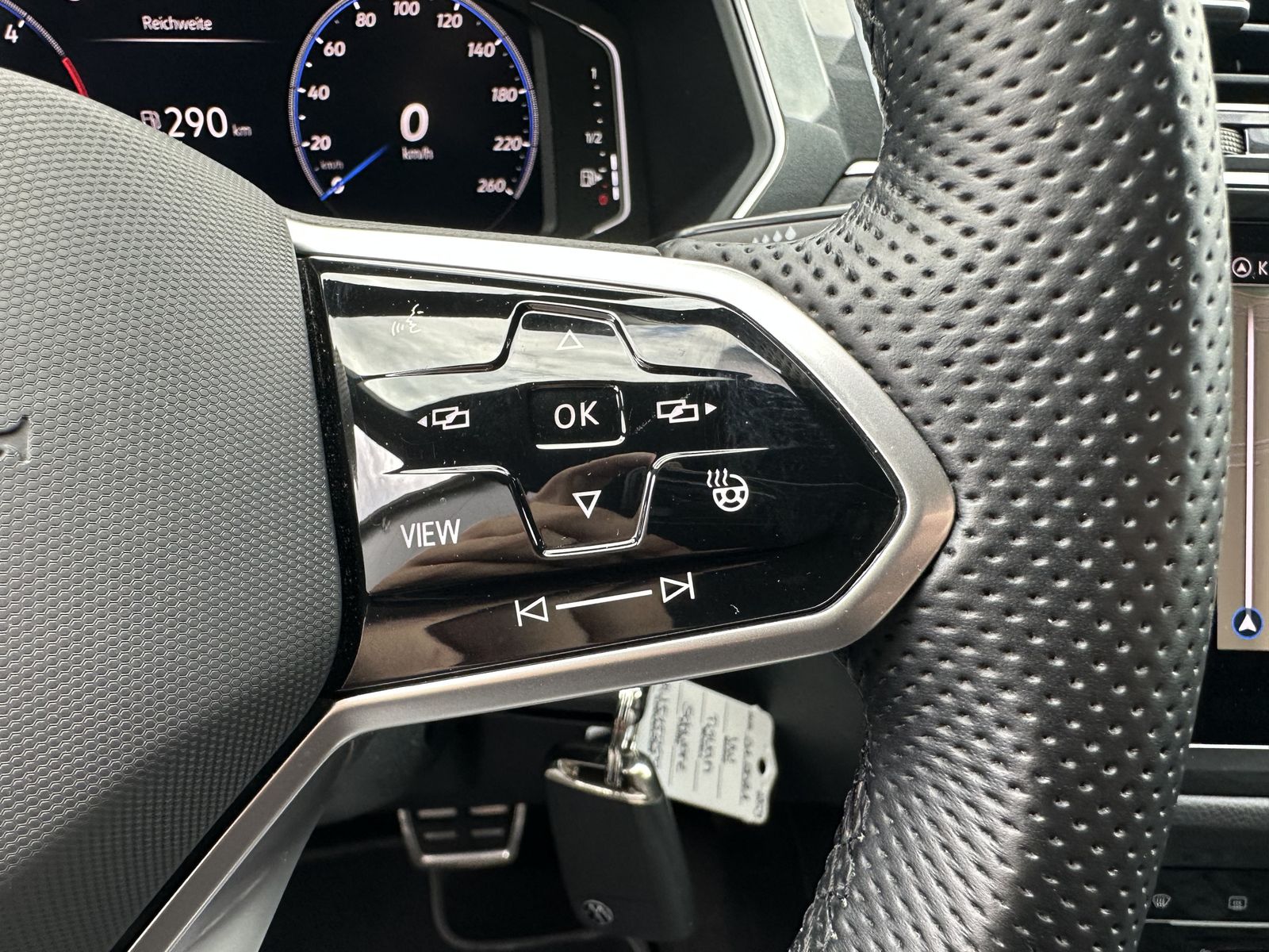 Fahrzeugabbildung Volkswagen Tiguan 2.0 TDI DSG R-Line Black NAV+LED+ACC