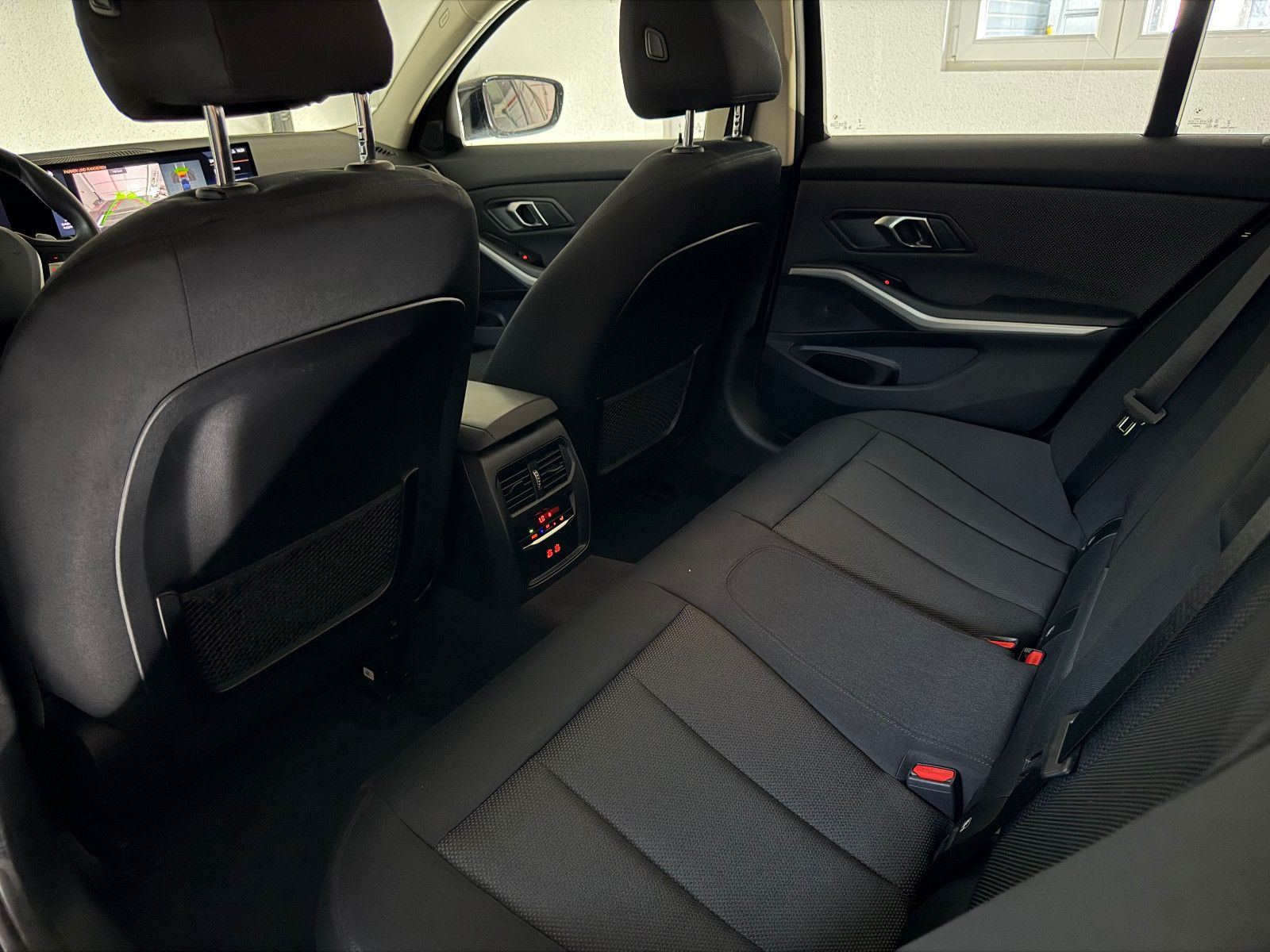 Fahrzeugabbildung BMW 330 d xDrive Touring/LED/CURVED/HuD/AHK/FACELIFT