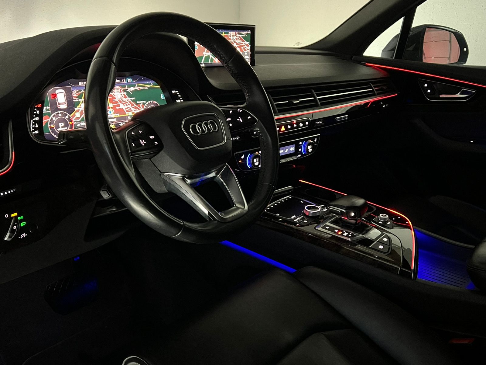 Fahrzeugabbildung Audi Q7 3.0 TDI Quattro/S-LINE/AHK/AMBI+/PANO/7-SITZ