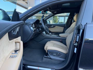 Audi Q8 - 10