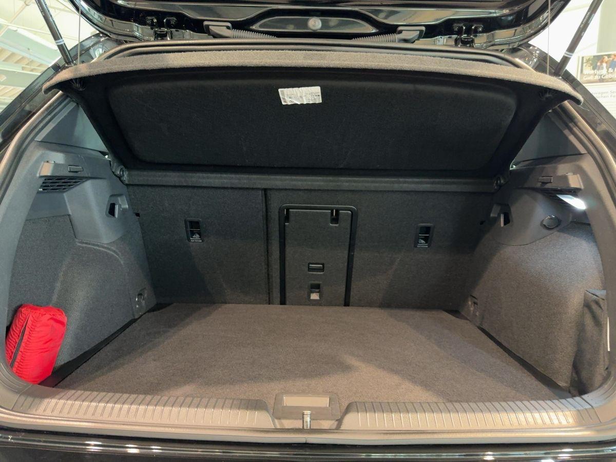 Volkswagen Golf VIII R 2.0TSI DSG 4x4 NAVI PDC LED+, миниатюра 6