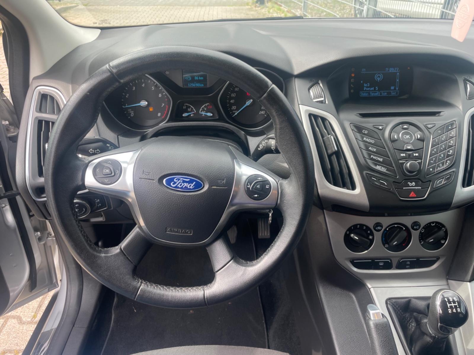 Ford Focus 2013 — photo 14