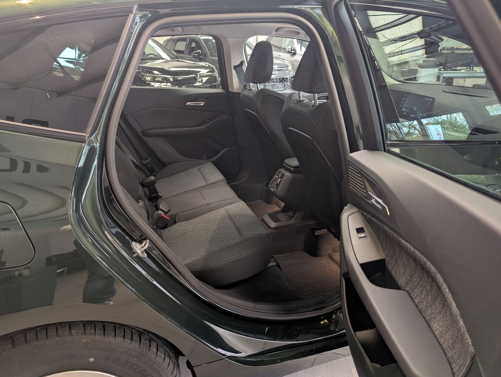 Fahrzeugabbildung BMW 218 Active Tourer d AHK Pano Cam Travel-Paket