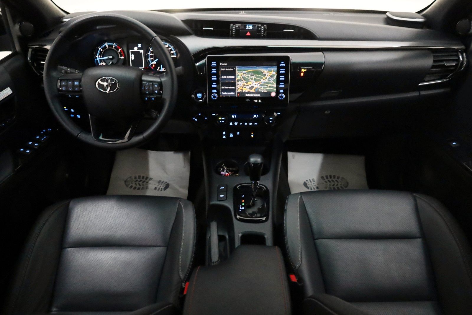 Fahrzeugabbildung Toyota Hilux Double Cab Invincible,ACC, Navi,Rollo, AHK