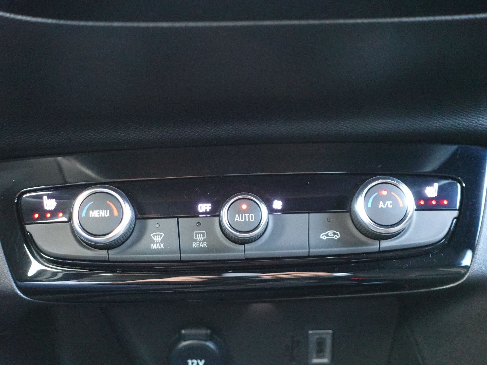 Fahrzeugabbildung Opel Corsa GS 1.2T,Navi,Kamera,Sitzhzg,Allwetter,LED