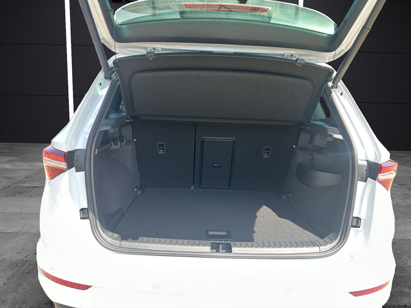 Fahrzeugabbildung SKODA Karoq 2.0 TDI Sportline MATRIX AHK
