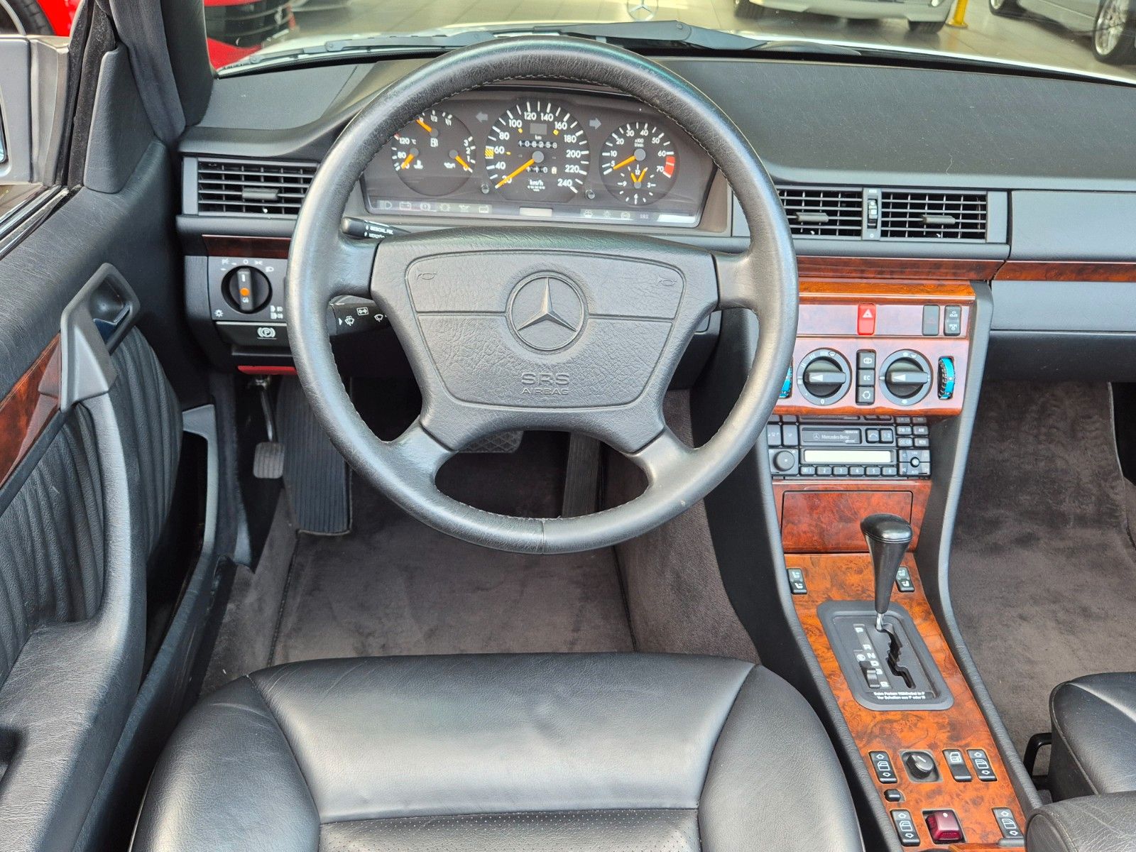 Fahrzeugabbildung Mercedes-Benz E 220 Cabrio/Dt./2. Hand/Daimler-SH/Leder/Klima