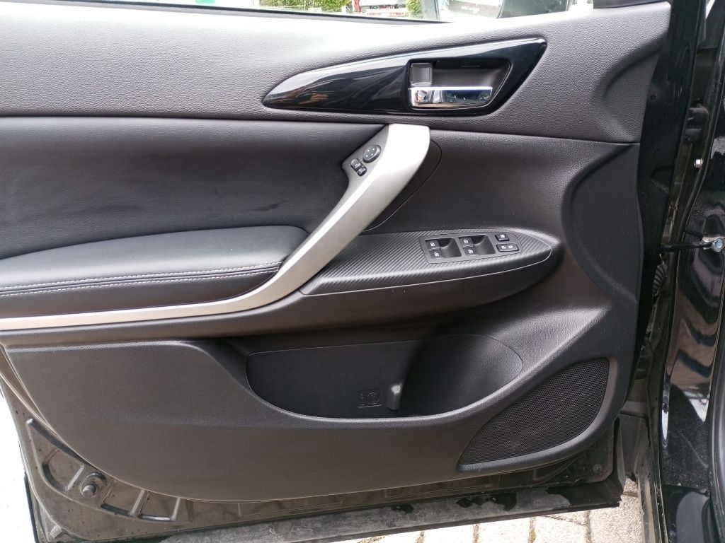 Fahrzeugabbildung Mitsubishi Eclipse Cross Plug-in Hybrid PLUS Select AHK
