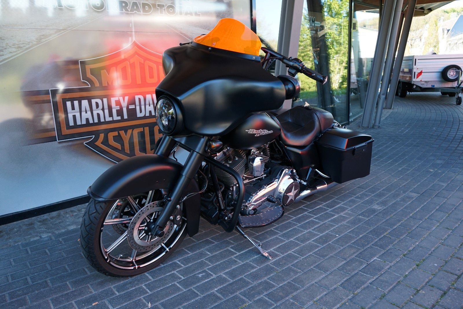 Fahrzeugabbildung Harley-Davidson Street Glide 103 - Mega Umbau - Jekill - 21 Zoll