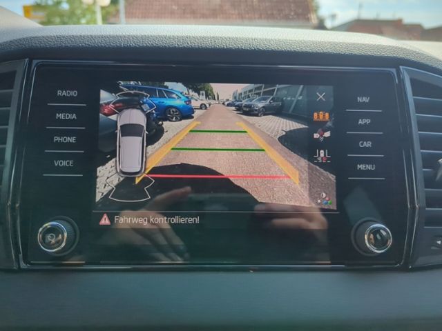Fahrzeugabbildung SKODA Karoq 2.0 TDI DSG Sportline AHK NAVI KAMERA