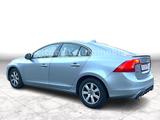 Volvo S60 D4*R-DESIGN*1.HAND*SCHIEBEDACH* - silberne Volvo S60