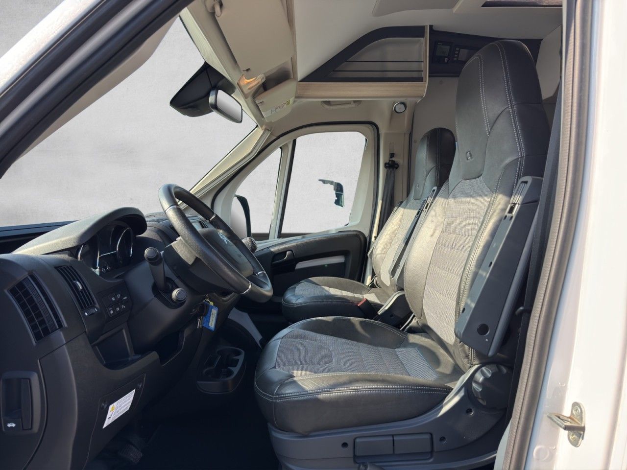 Fahrzeugabbildung Adria Twin 540 - viele Extras - 18 Zoll A/T Bereifung