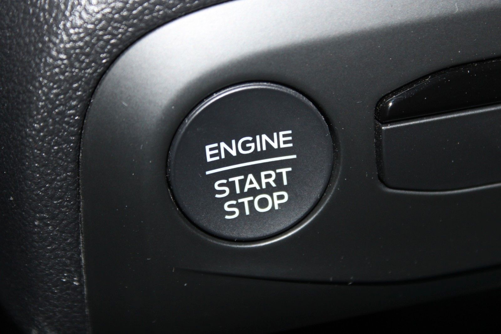 Fahrzeugabbildung Ford Focus ST-LINE Turnier Automatik LED NAVI CAM AHK