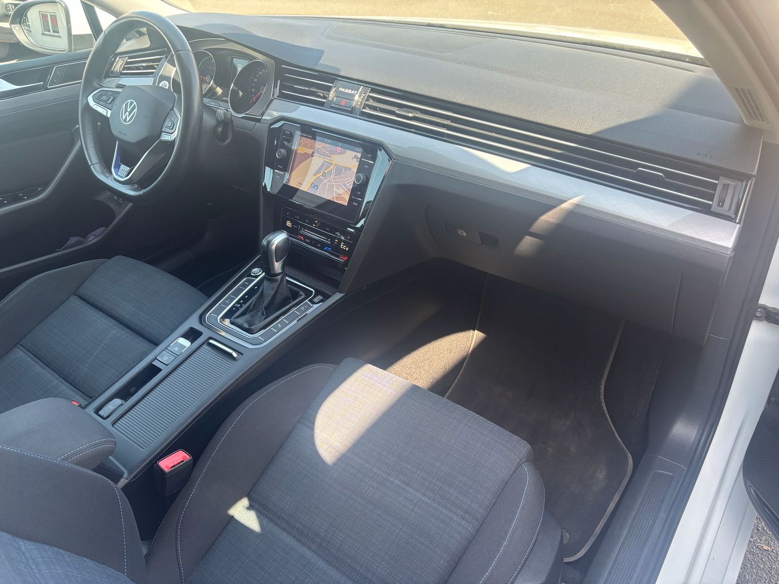 Fahrzeugabbildung Volkswagen Passat Var. 1.4 GTE-NAV-LED-KAMERA-ACC-APPS-SHZ-