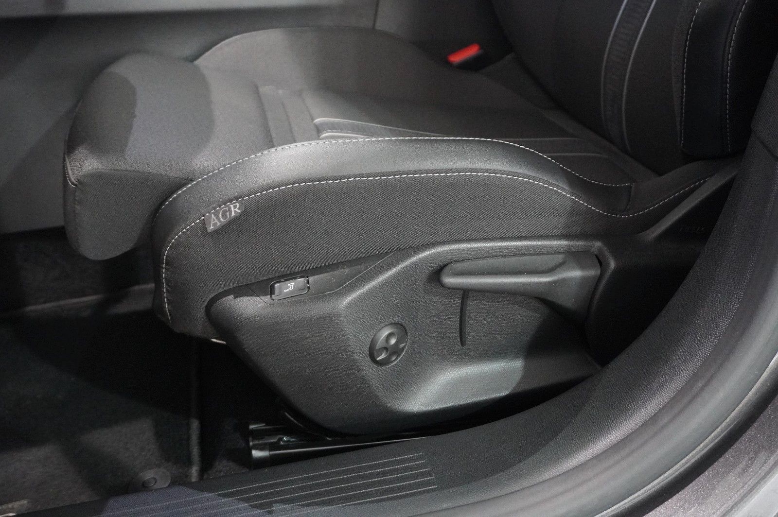 Fahrzeugabbildung Opel Astra L Lim. 1.6 HYBRID GS SPORT NAVI/360°/SPORT