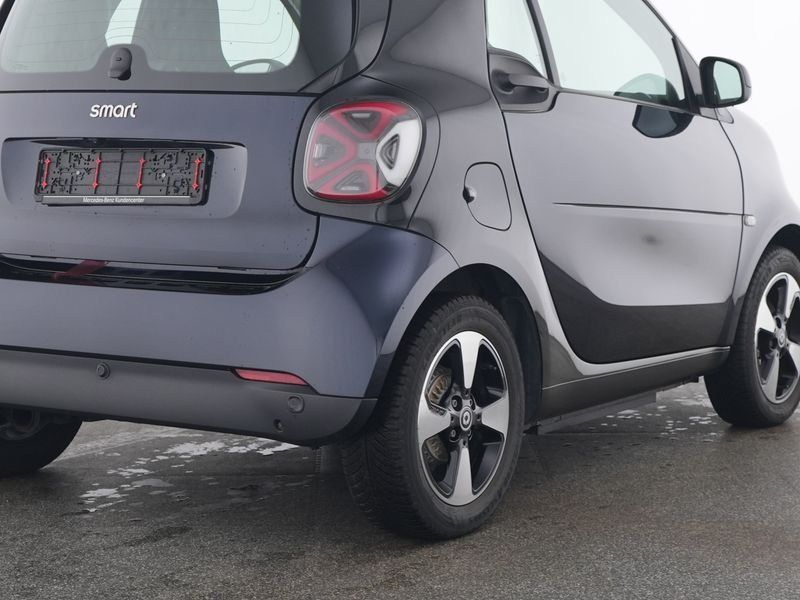 Fahrzeugabbildung Smart EQ PASSION*WINTER-PAKET*GJR*KAMERA*22KW*LED