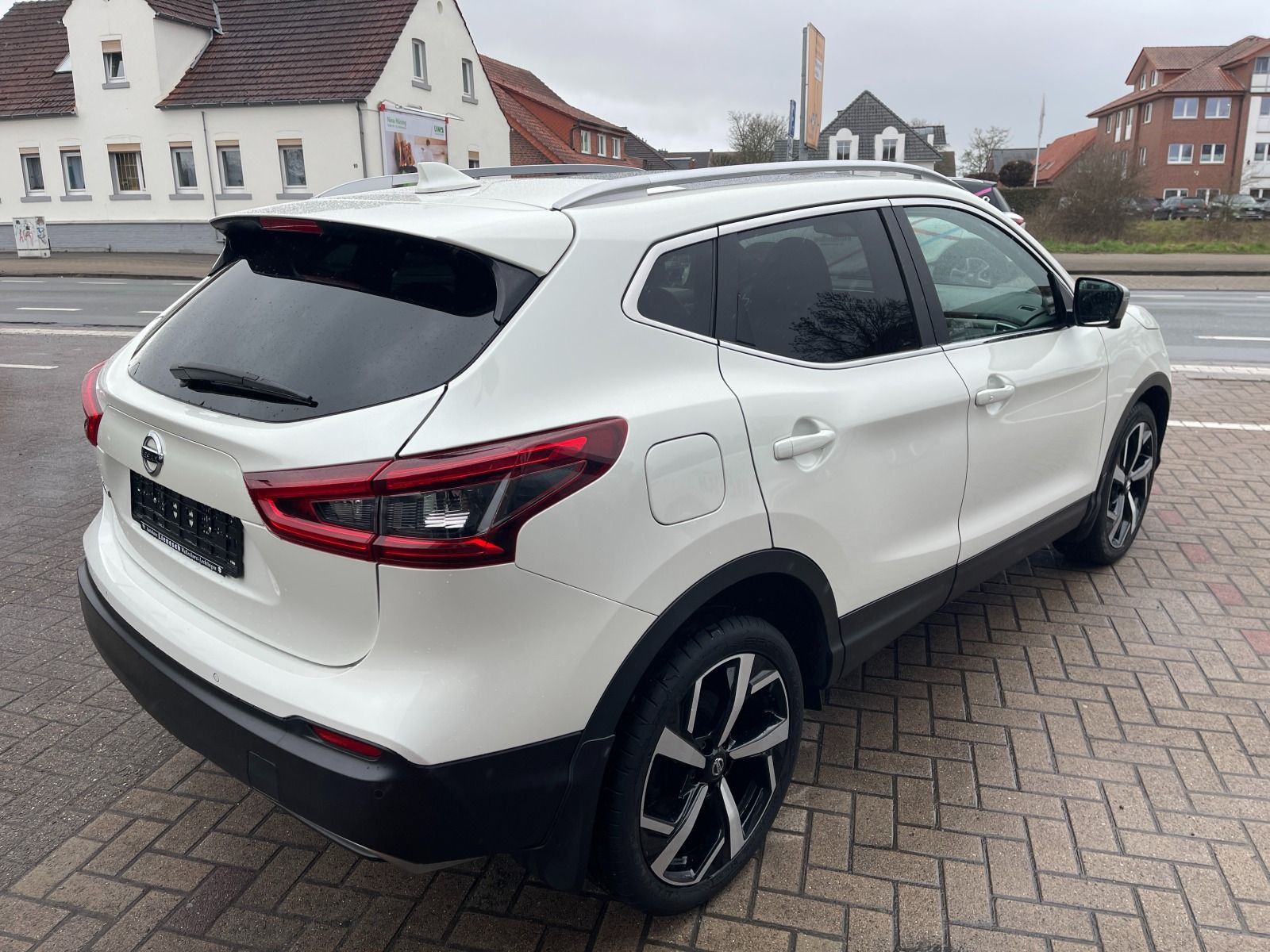 Fahrzeugabbildung Nissan Qashqai 1.3 DiG-T Tekna+ Automatik Leder Navi