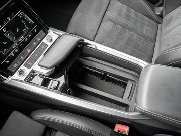 صورة 10 لـ 2023 AUDI Q8 E-TRON