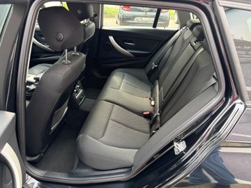 Fahrzeugabbildung BMW 318d Touring Advantage Aut. Navi PDC LED SHZ uvm