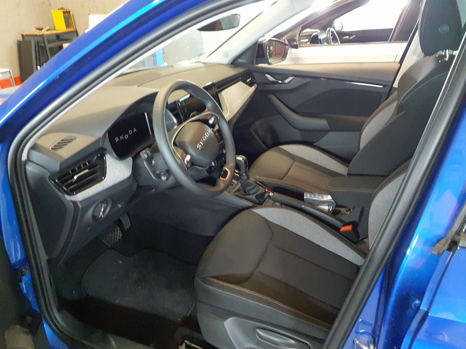 Fahrzeugabbildung SKODA Kamiq 1.5 TSI Tour DSG/KAMERA/AHK/ACC/VIRTUAL/