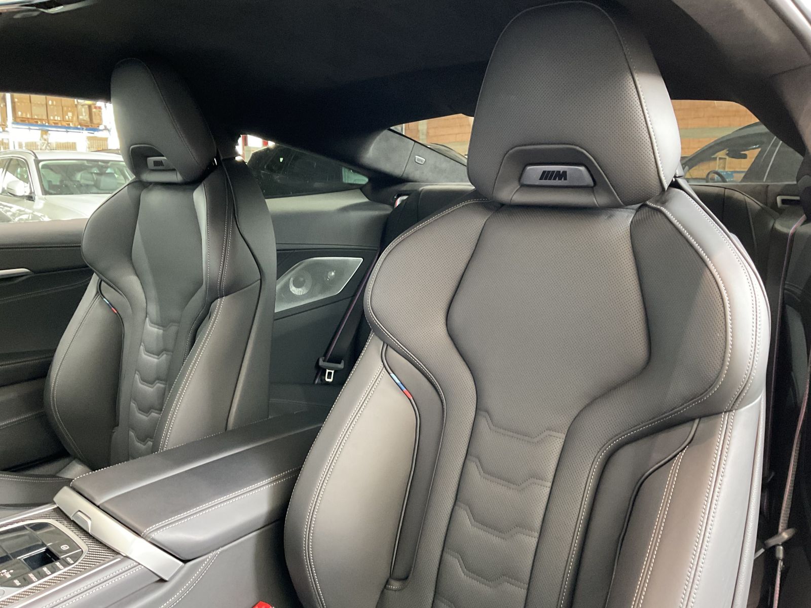 Fahrzeugabbildung BMW M850i xDrive B&W 20" LMR M Carbondach