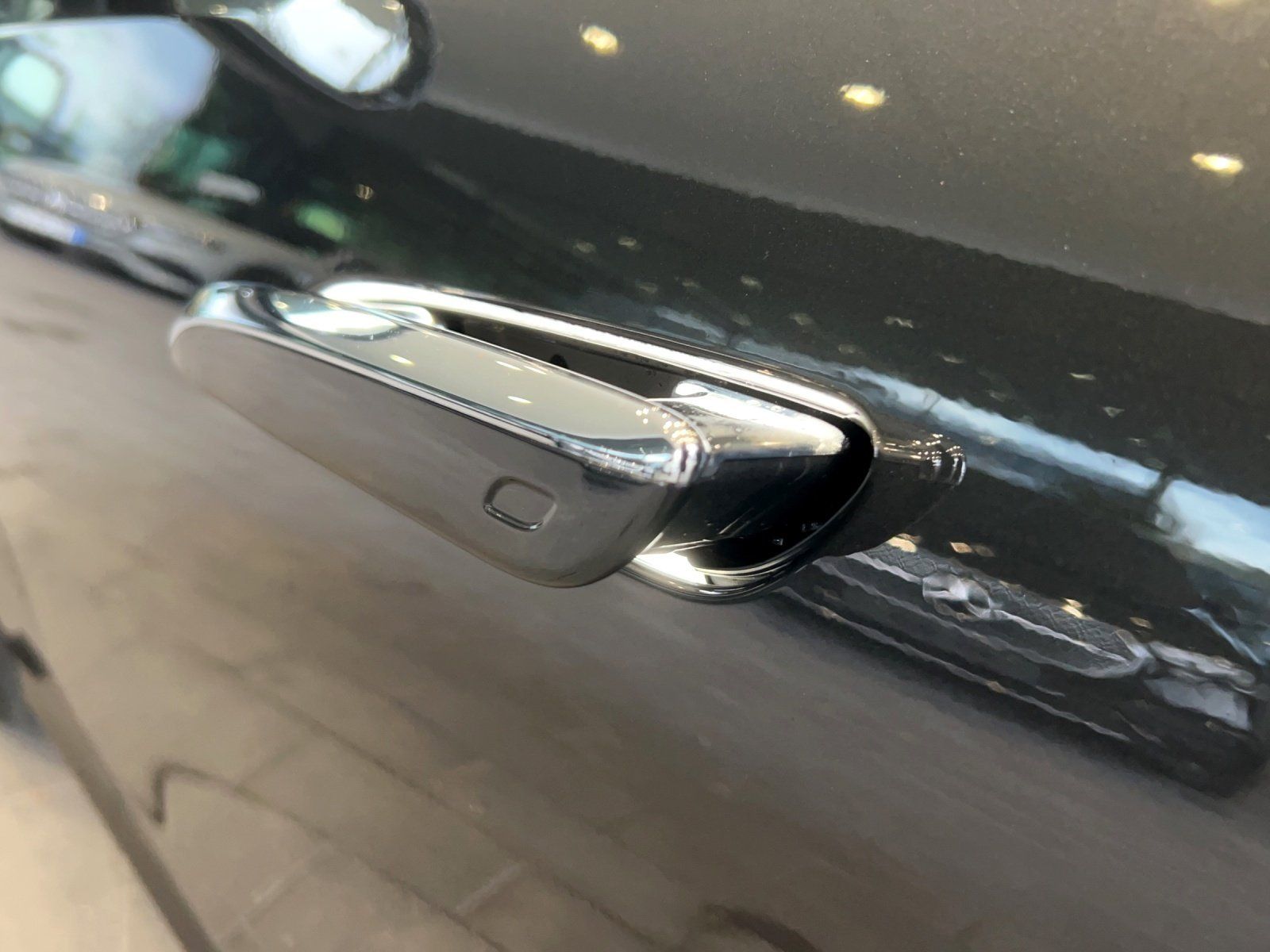 Fahrzeugabbildung Mercedes-Benz E 300 e T-Modell AVANTGARDE AHK Lenkradhzg LED