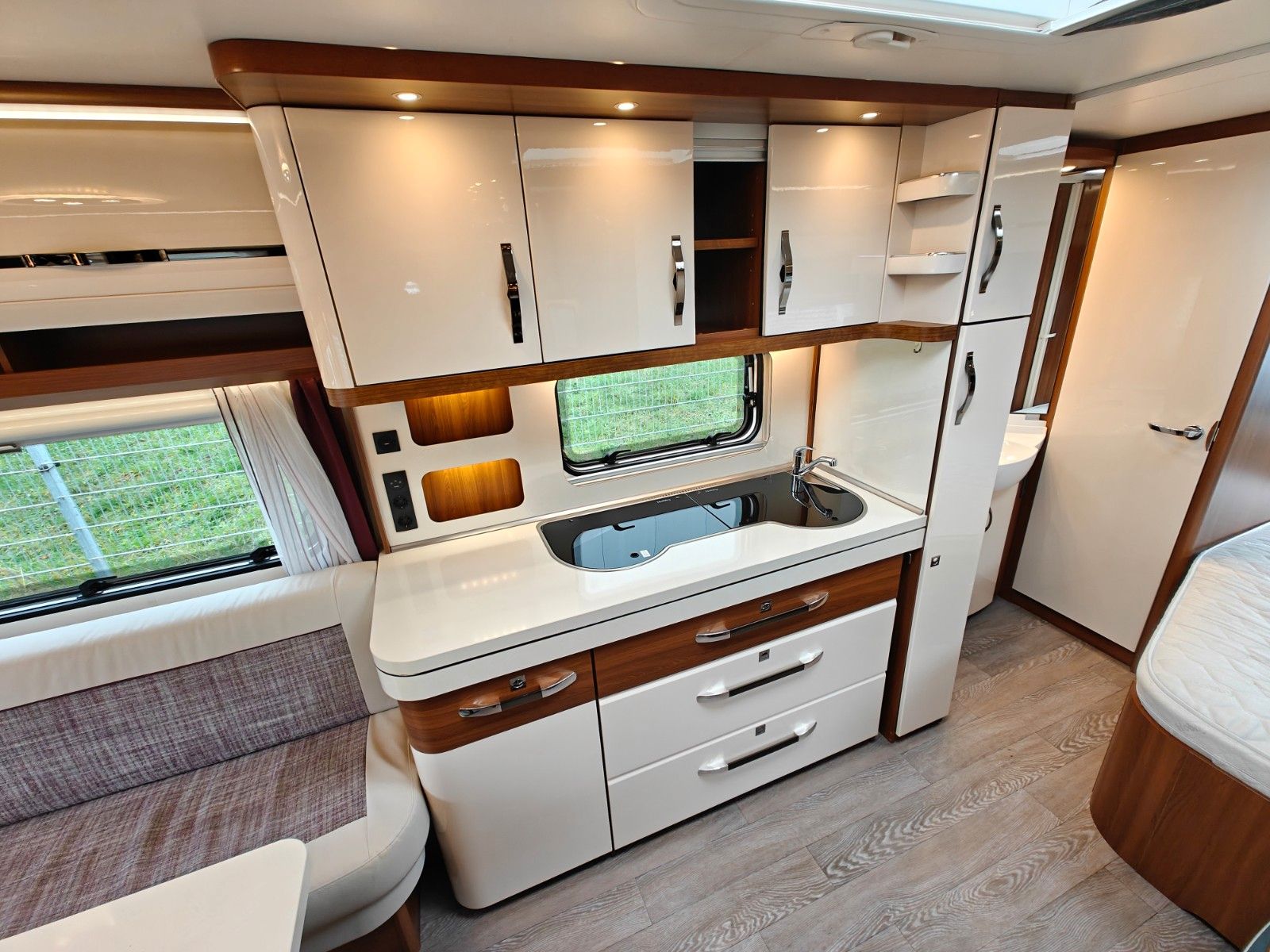 Fahrzeugabbildung Hobby Excellent 540 UFe - Fahrradträger, TV, 1.750kg -