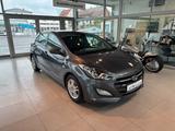 Hyundai i30 blue 1.4 Trend 94000 KM - Hyundai i30 Trend mit Benzin-Antrieb