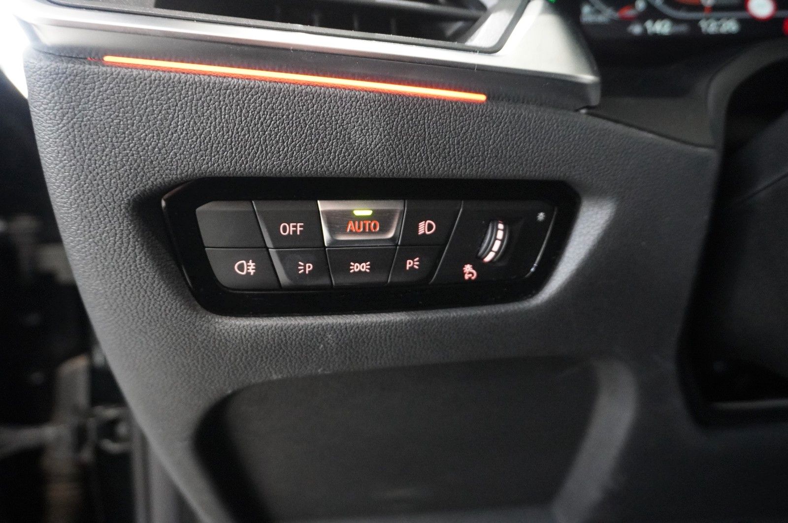 Fahrzeugabbildung BMW 330D TOURING X-DRIVE NAVI/LED/KAMERA/VIRT./SPORT