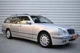 Mercedes-Benz E 200 T Elegance+Nur61.000km+Schiebedach - gebrauchte Mercedes-Benz E-Klasse aus dem Jahr 2001