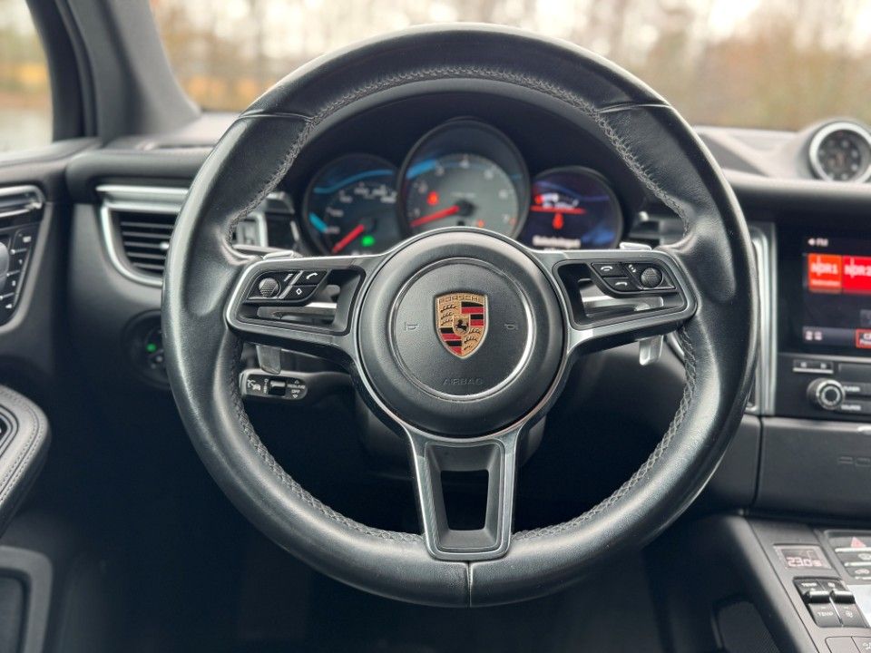 Fahrzeugabbildung Porsche Macan S 18er Pano Bi-Xenon PDLS DAB+ ...