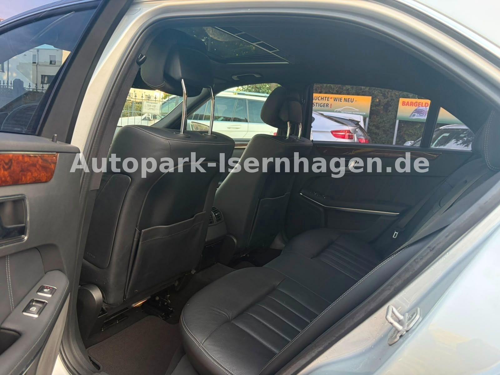 Mercedes-Benz E 300 Elegance*FL*Pano*Leder*4xSZH*Keyless*Xenon