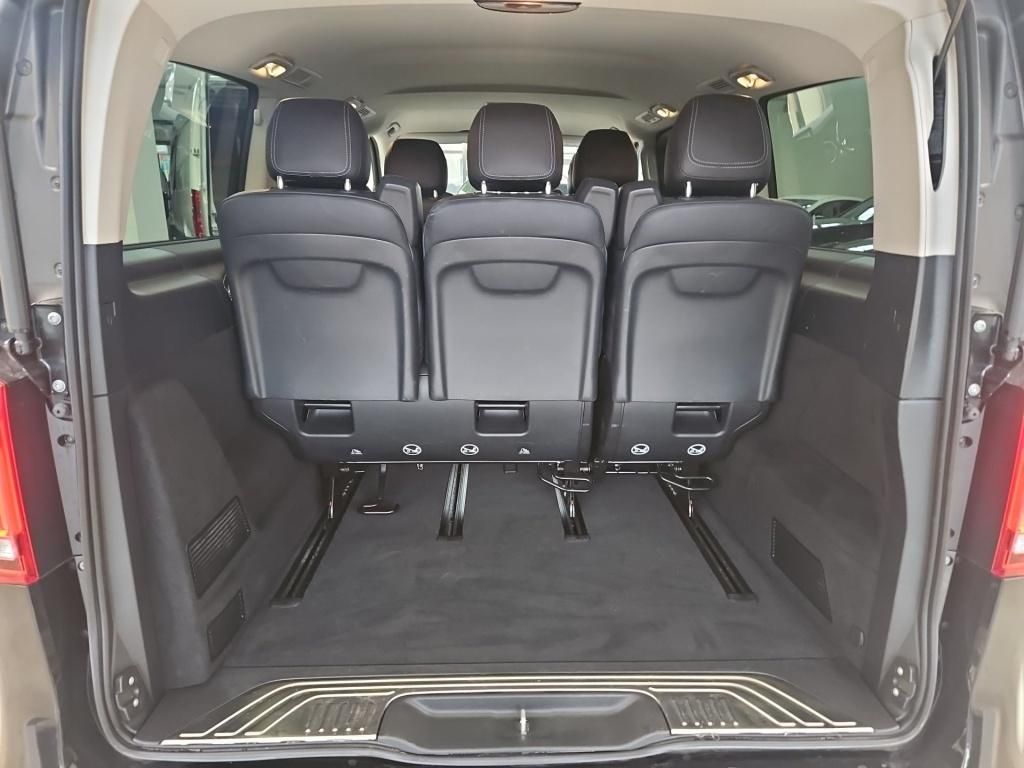 Fahrzeugabbildung Mercedes-Benz V 300 AVG lang 4x4 7 Sitze 2,5tAHK DISTRONIC EDW