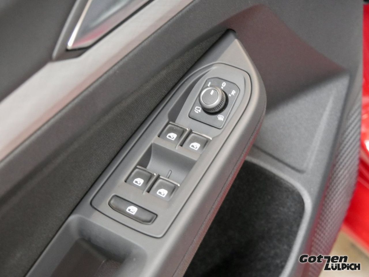 Fahrzeugabbildung Volkswagen Golf VIII Life 1,0TSI Navi Standheizung Side LED