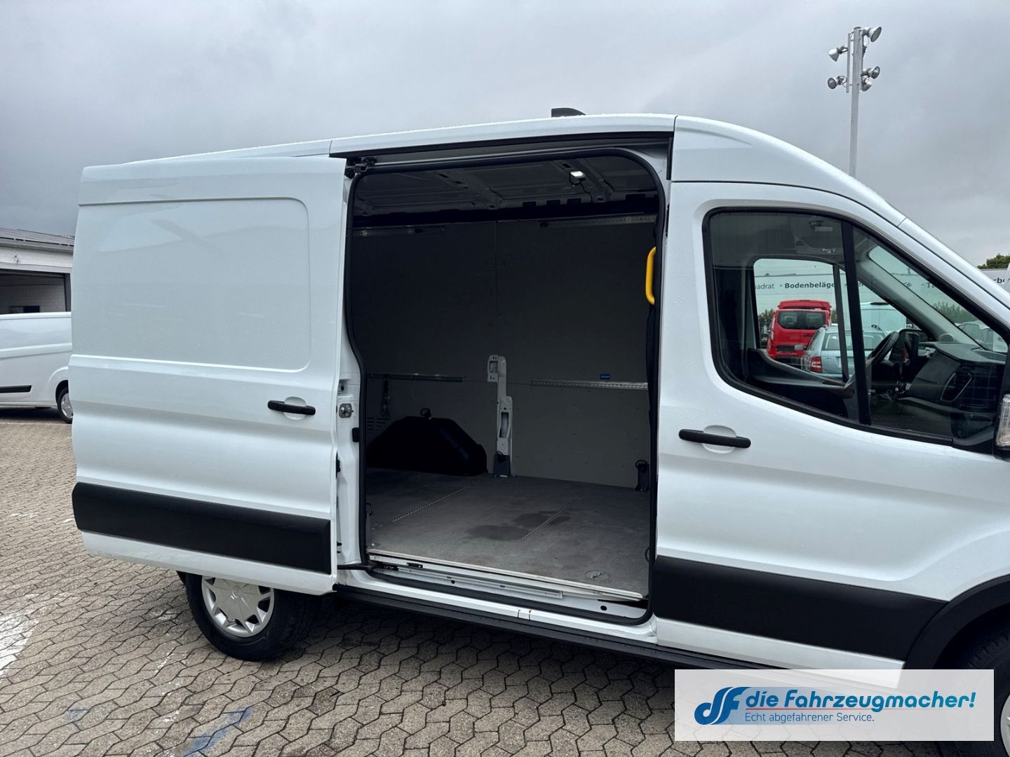 Fahrzeugabbildung Ford Transit Kasten 350 L2 Trend 2.0  Klima DAB Totwi