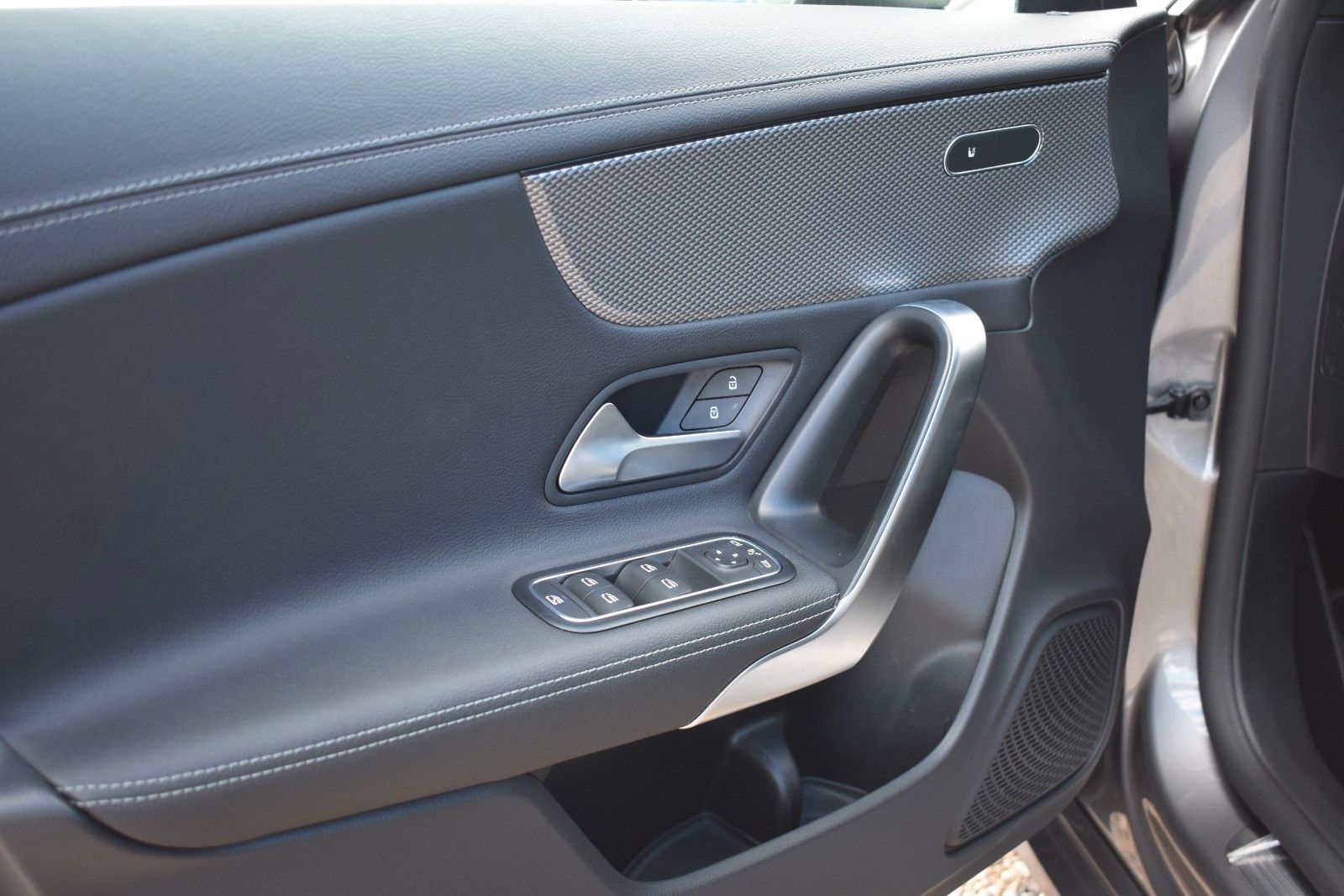 Fahrzeugabbildung Mercedes-Benz CLA 180d Shooting Brake LED/CARPLAY/KAMERA/TEMPO