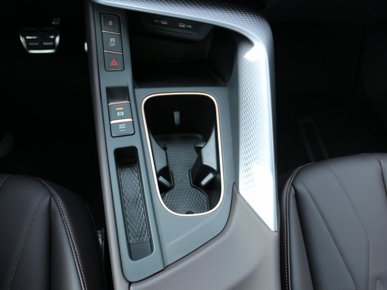 Fahrzeugabbildung CUPRA Terramar VZ 1.5 e-Hybrid DSG